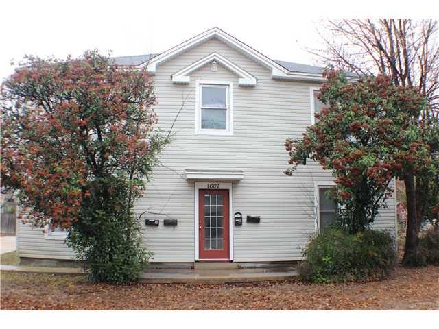 Listing photo 1 of 1607 S Austin Ave  #D