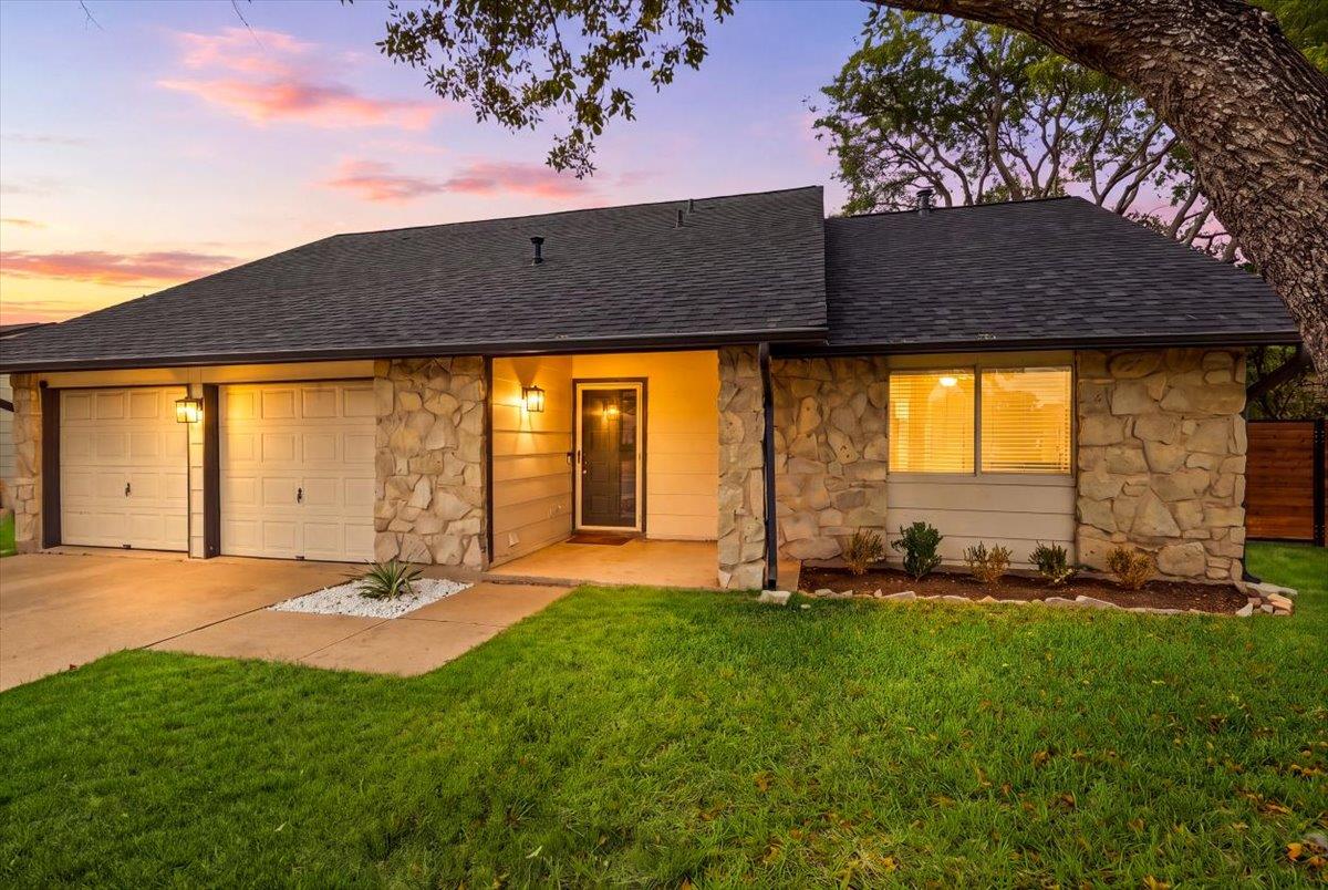 Listing photo 1 of 13010  Lamplight Village Ave