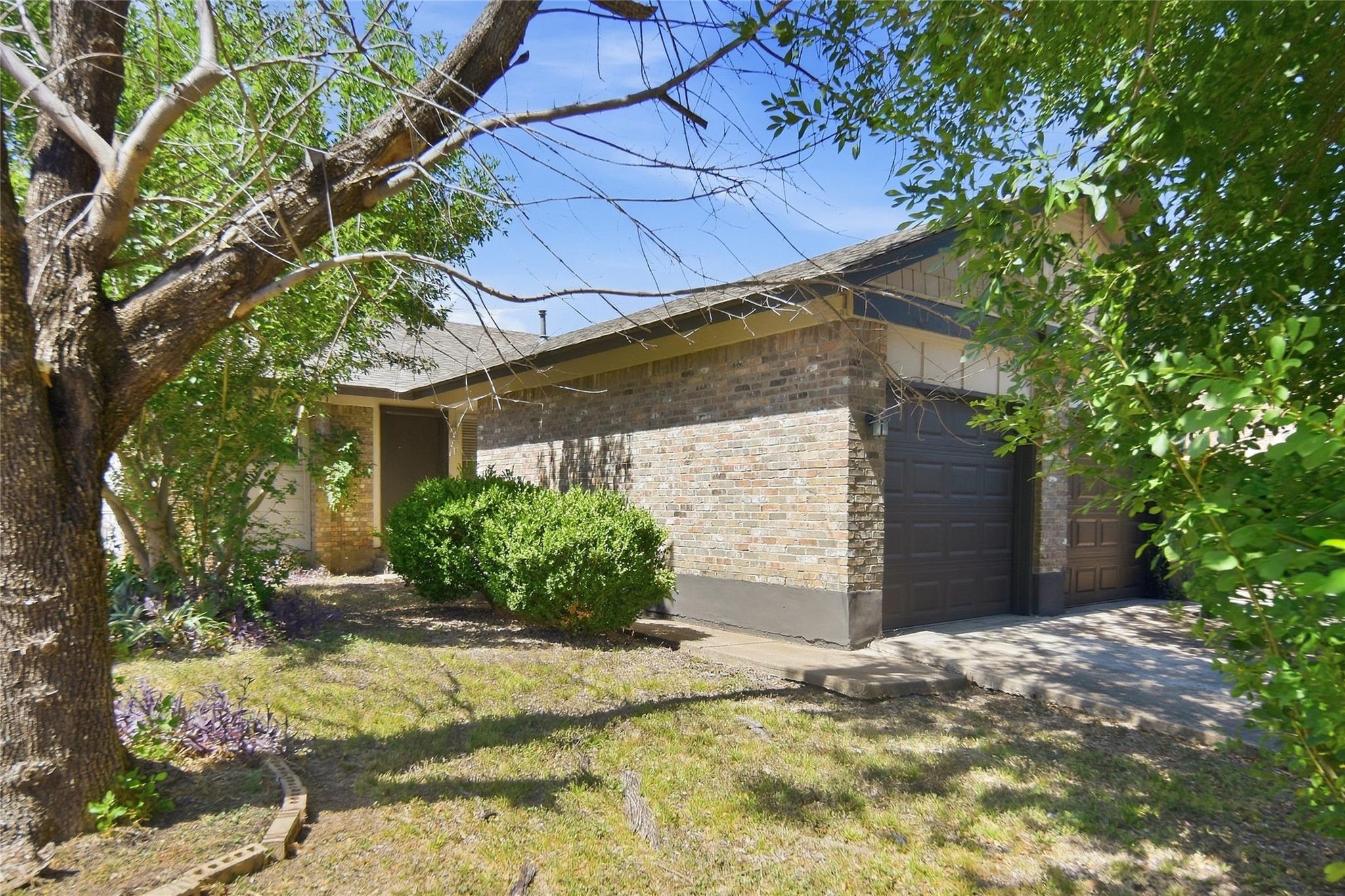 Listing photo 1 of 1918  Nicole Cir  #B