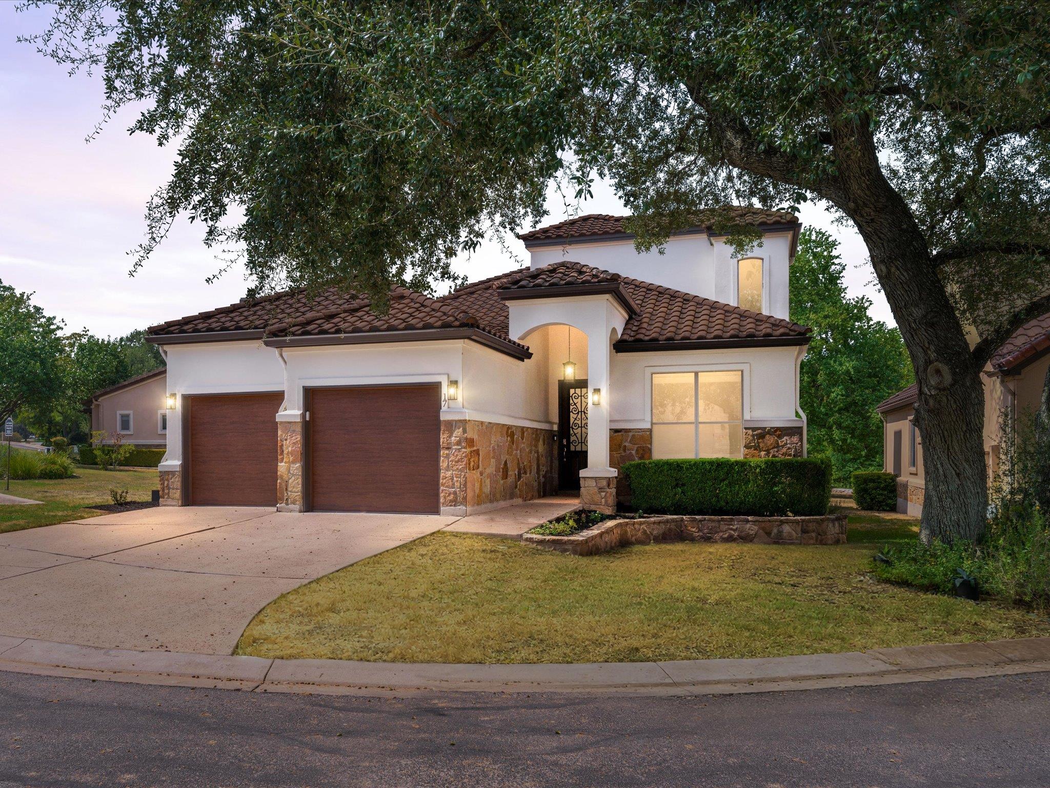 Listing photo 1 of 17  Chandon Ln