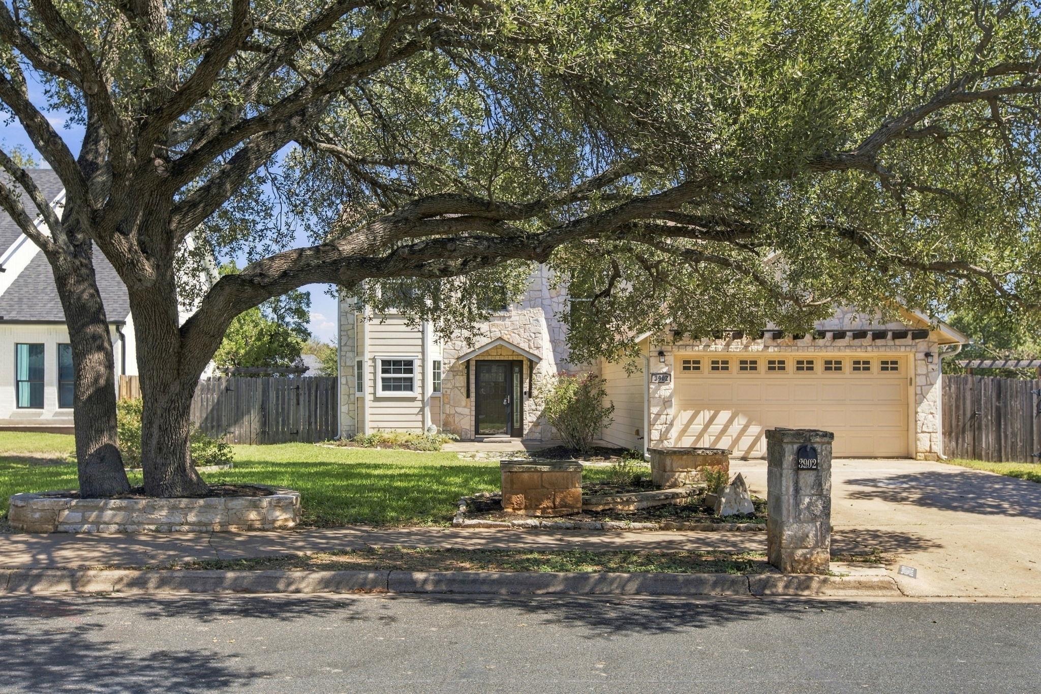 Listing photo 1 of 3902  Hawkshead Dr