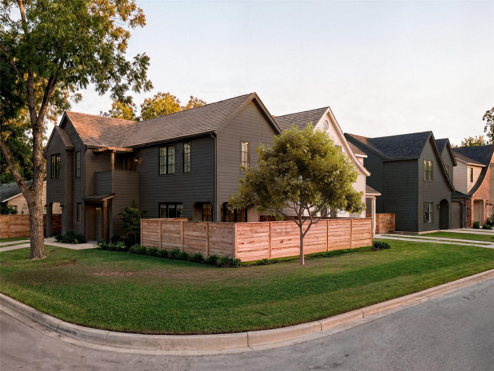 Listing photo 1 of 901  Shady Ln