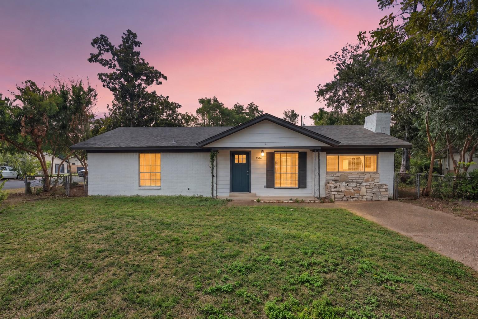 Listing photo 1 of 1514  Luray Dr
