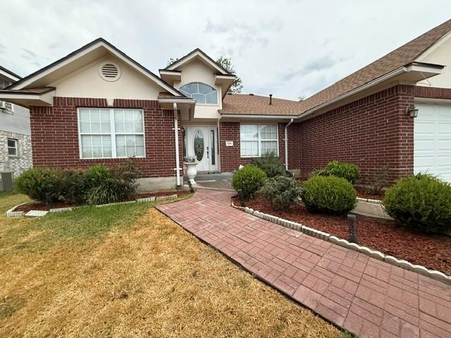 Listing photo 1 of 2106  Surrey Dr