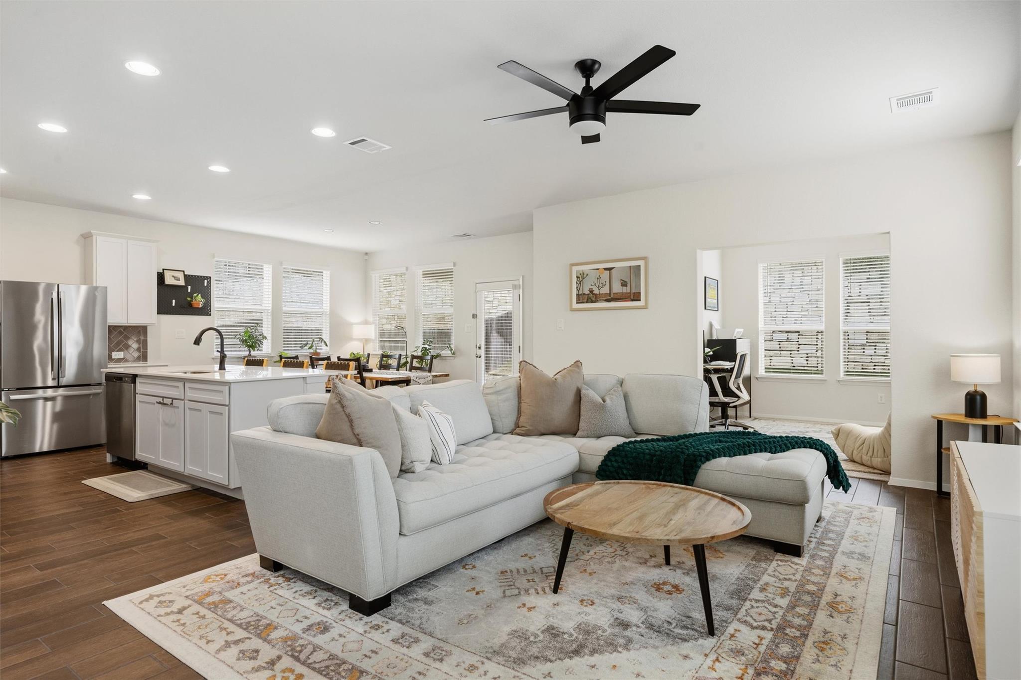 Listing photo 1 of 11421  Lago De Garda Dr
