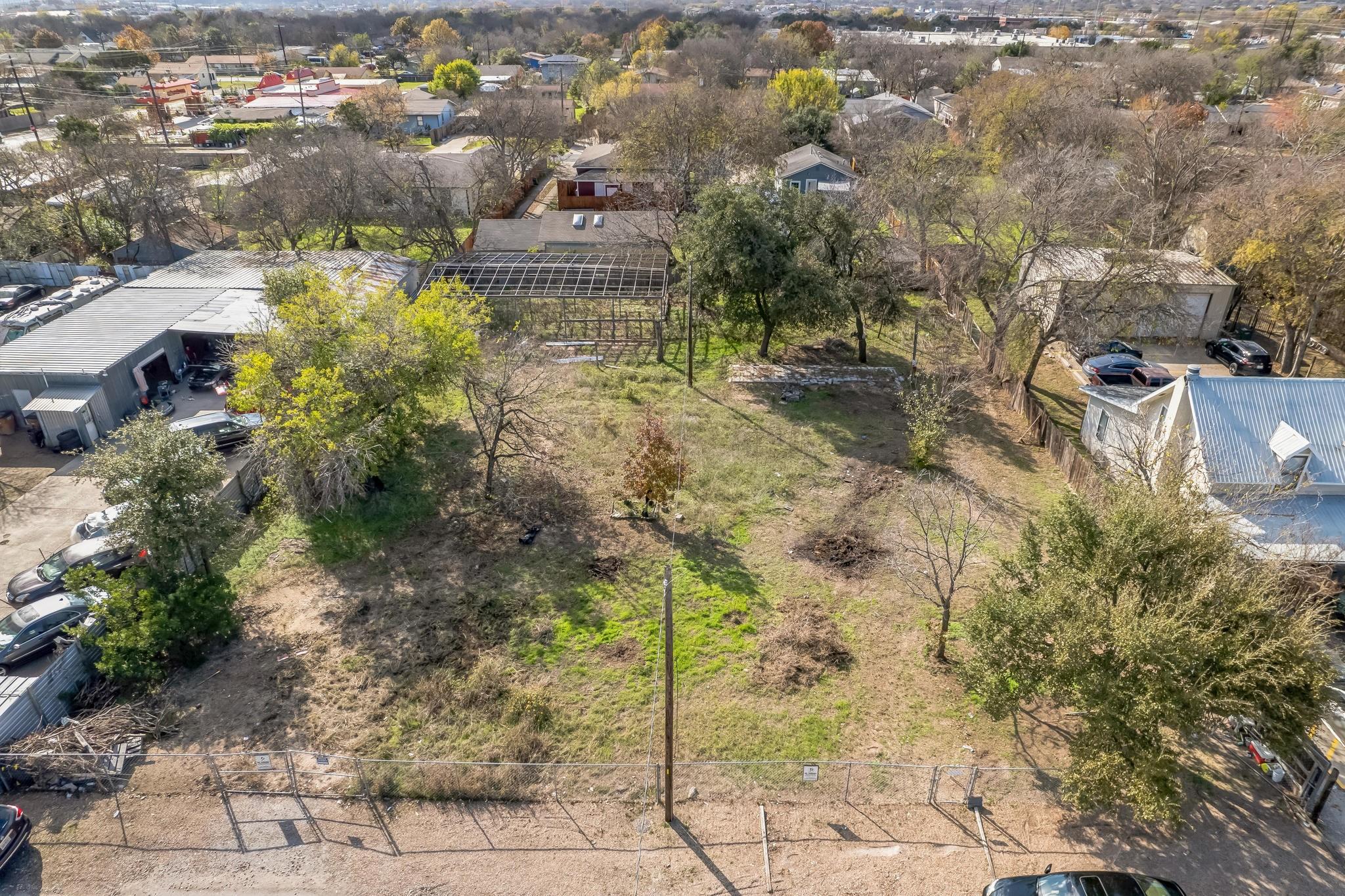 Listing photo 1 of 301 & 303  Ferguson Dr