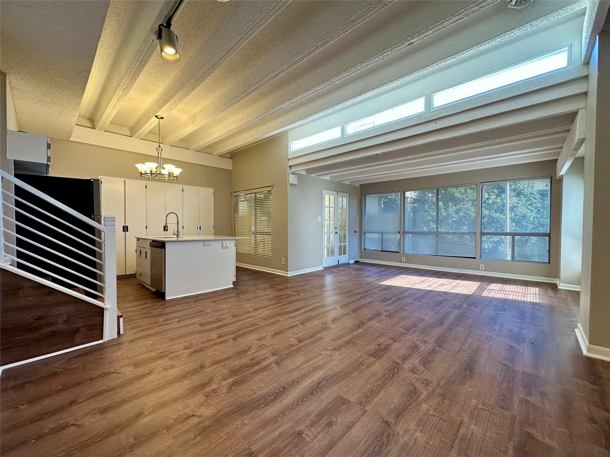 Listing photo 1 of 5914  Lago Vista Way  #C25