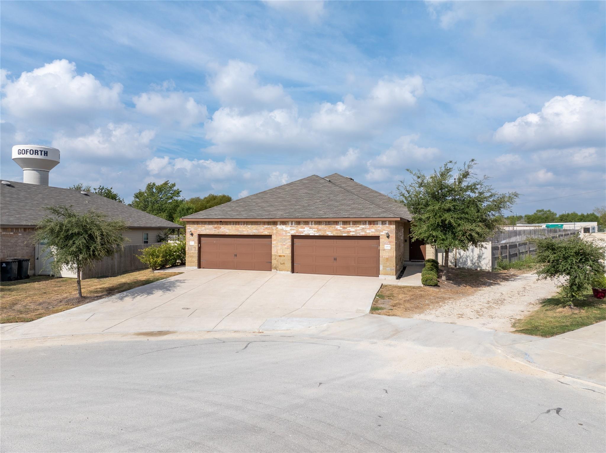 Listing photo 1 of 265  Joanne Loop  #A & B