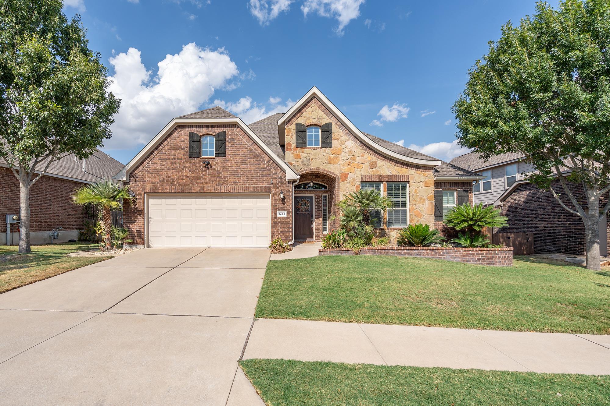 Listing photo 1 of 1244  Naranjo Dr