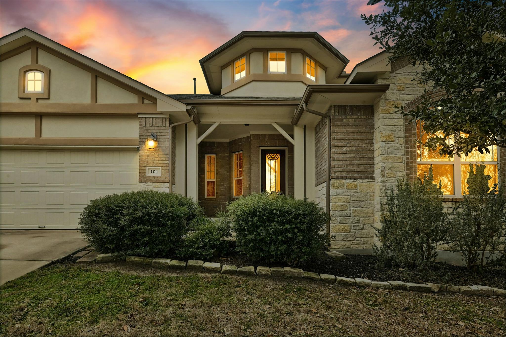 Textured stone facade elements and architectural 