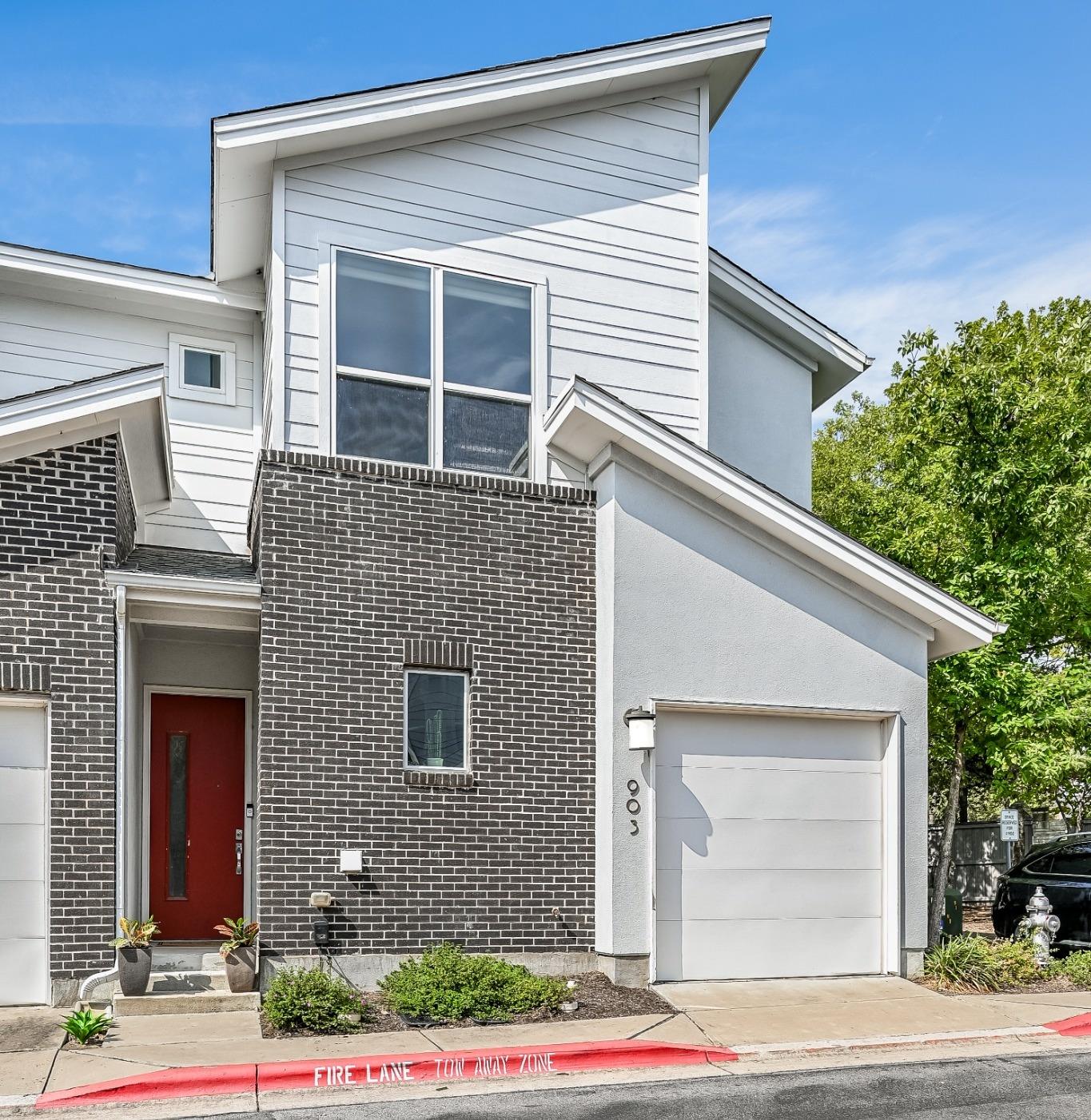 Listing photo 1 of 3108 E 51st St  #903