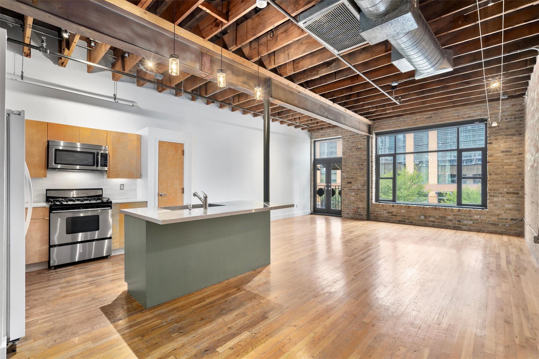 Foto de la propiedad en venta 1 de 411  Brazos St  #206