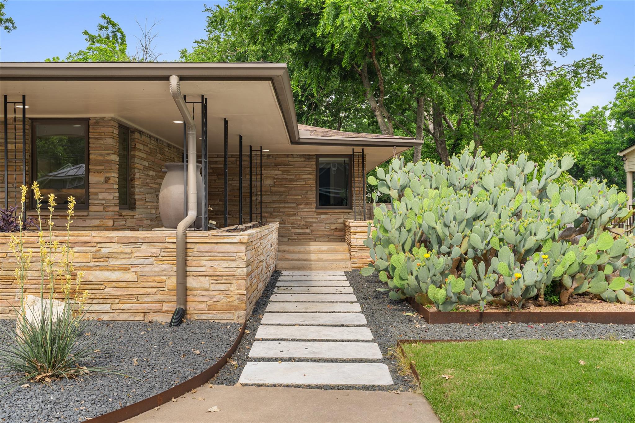 Listing photo 1 of 1254 S Church St