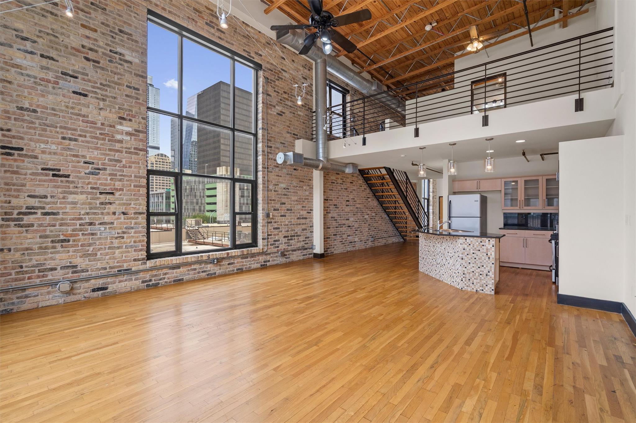411  Brazos St  #312 매물 사진 1
