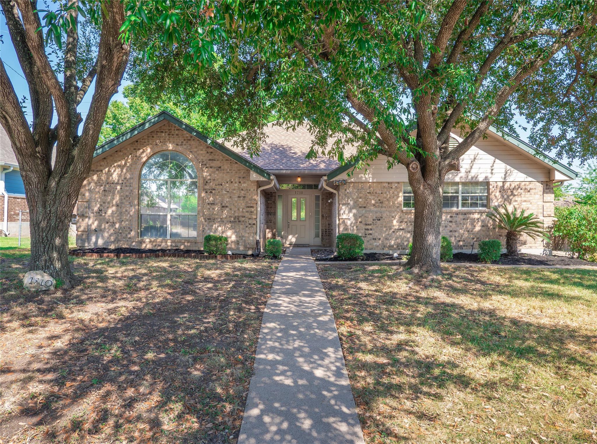 Ảnh nhà đang rao bán 1 của 1710  Oaklawn Dr