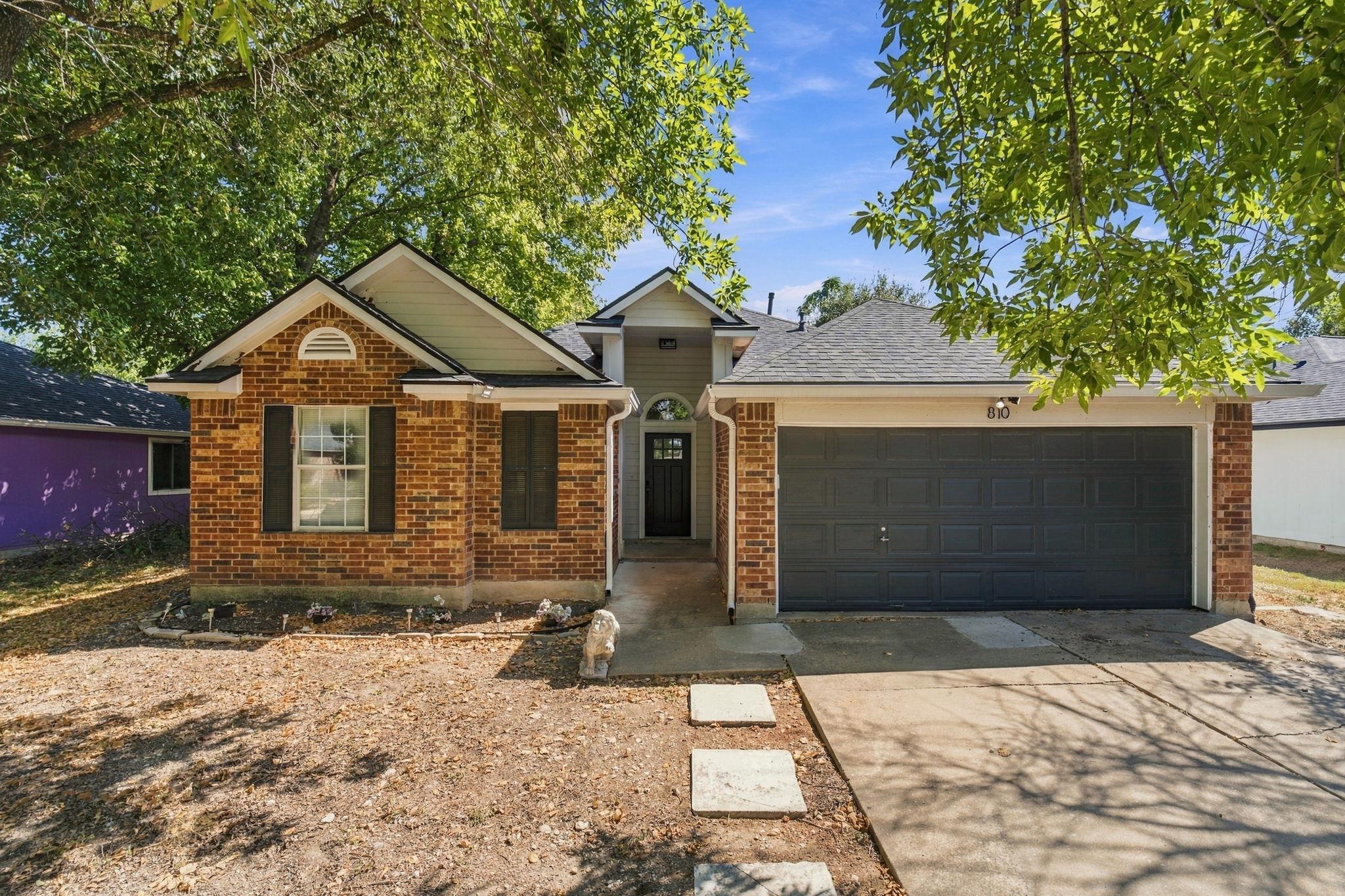 Listing photo 1 of 810  Honeysuckle Dr