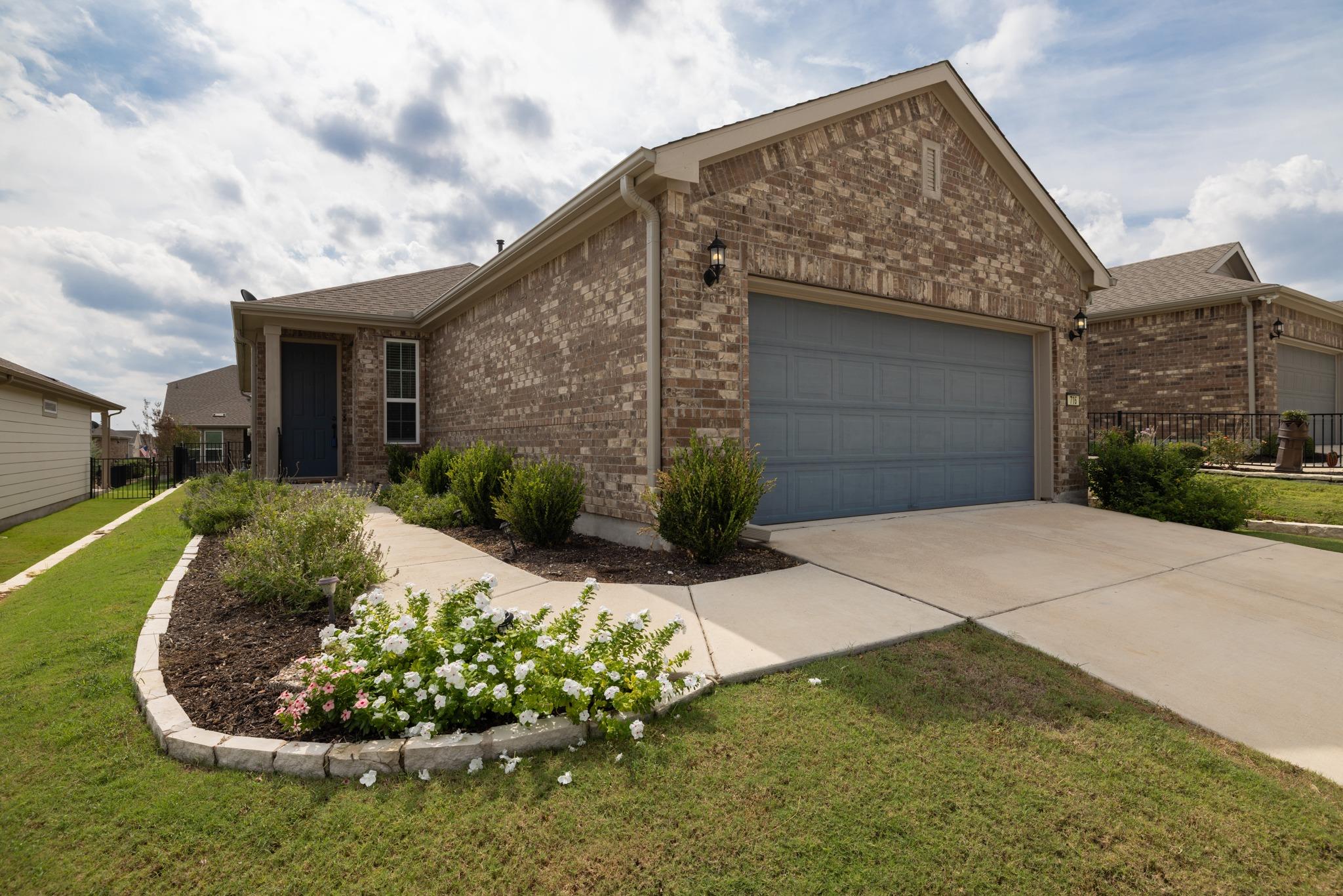 Listing photo 1 of 716  Kitty Hawk Rd