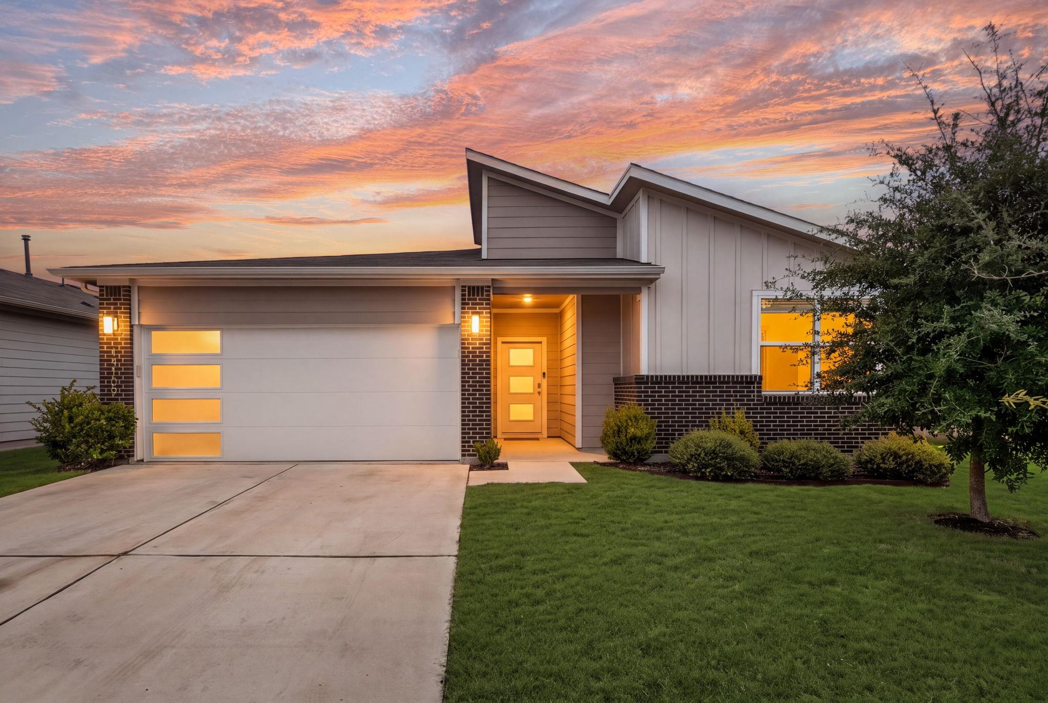 Striking contemporary architecture pairs bold roo