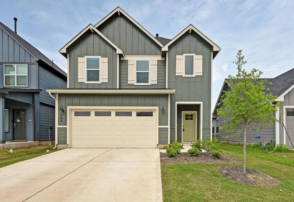 Listing photo 1 of 164  Frogmore Loop