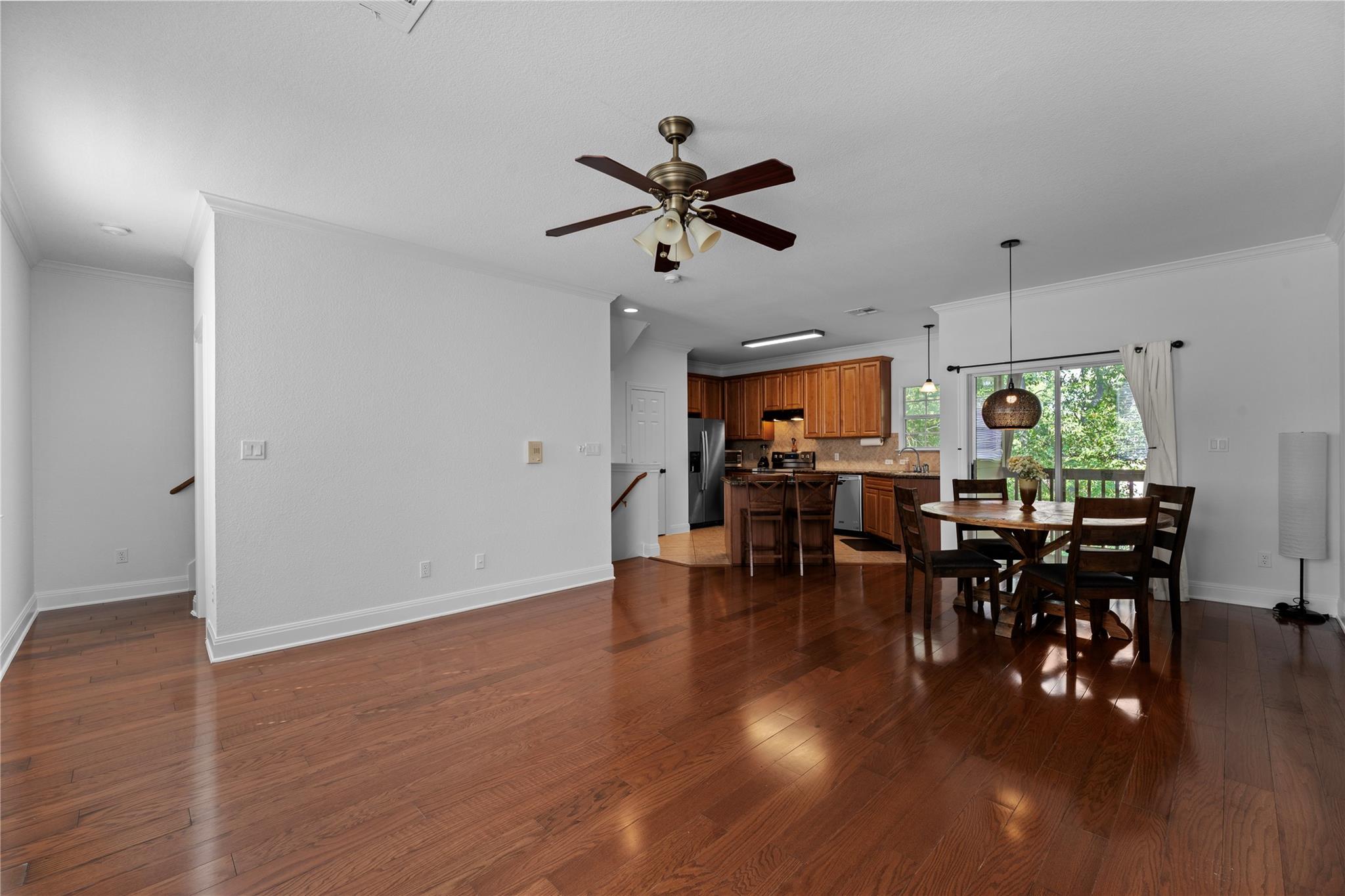 Listing photo 1 of 1402  Parker Ln  #3