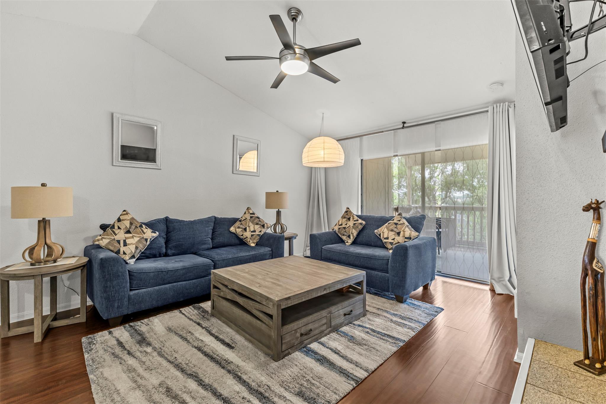 Listing photo 1 of 2450  Wickersham Ln  #1606