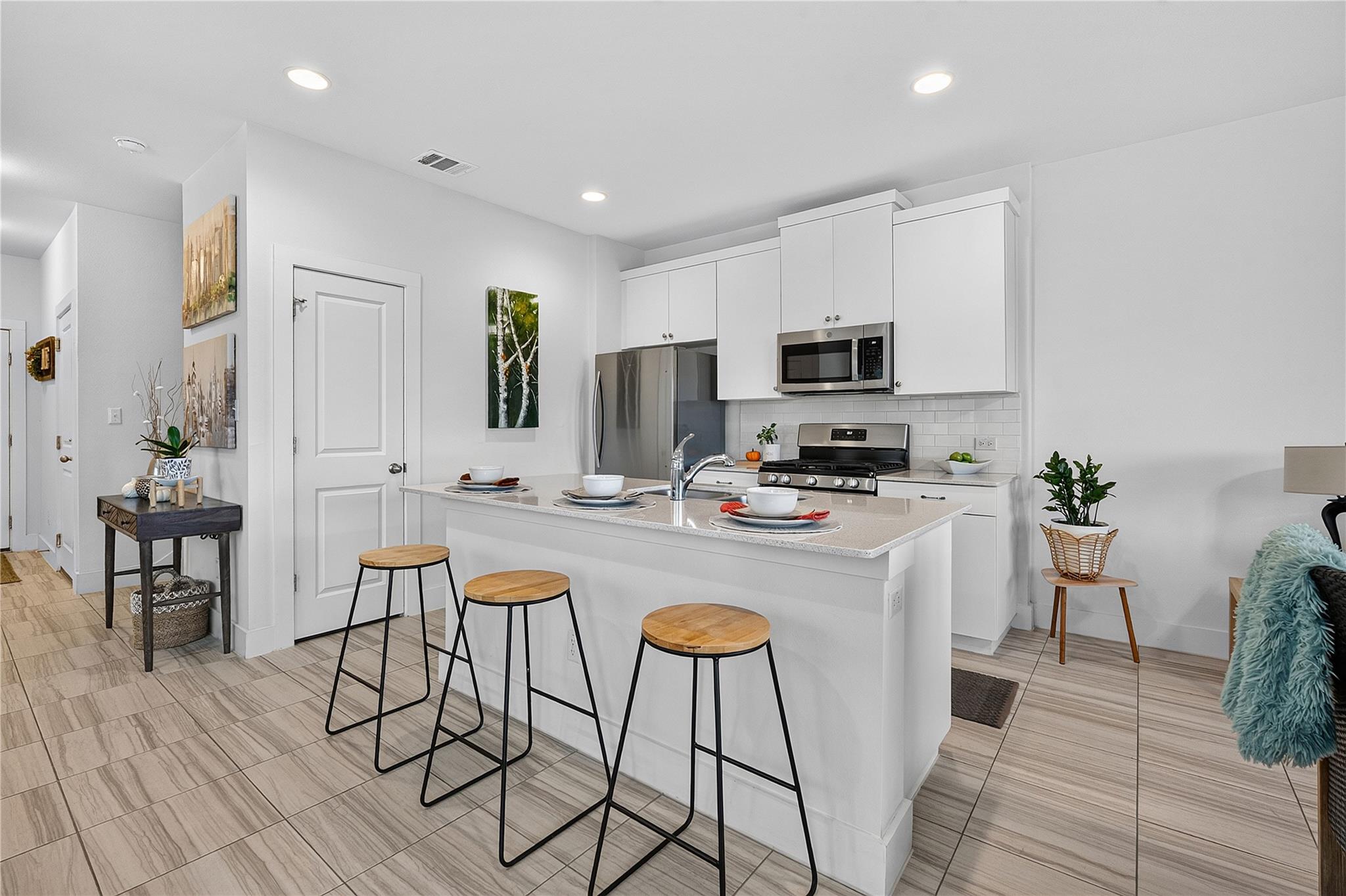 Listing photo 1 of 521  White Steppe Way