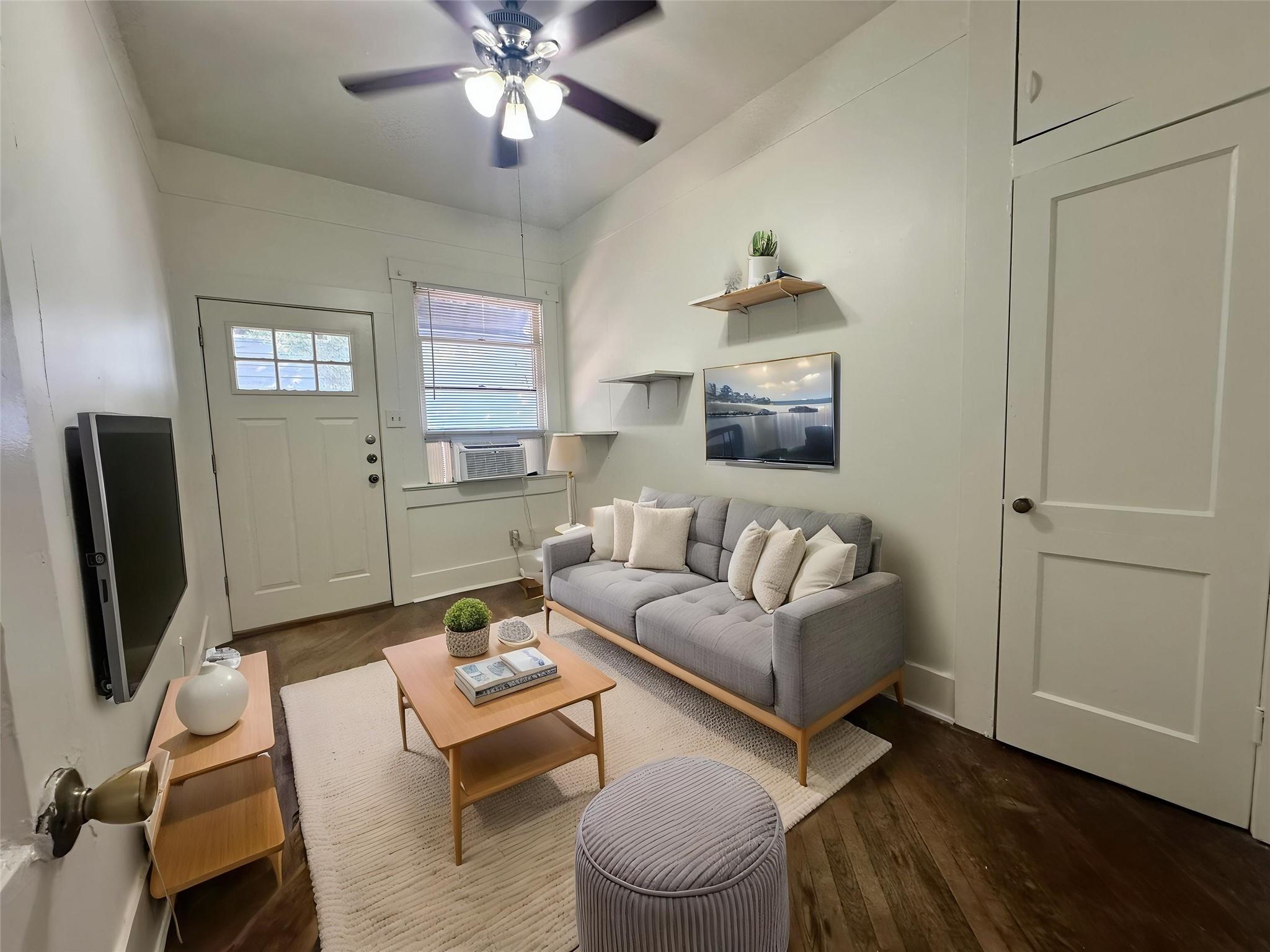 Listing photo 1 of 106 W 38th St  #A