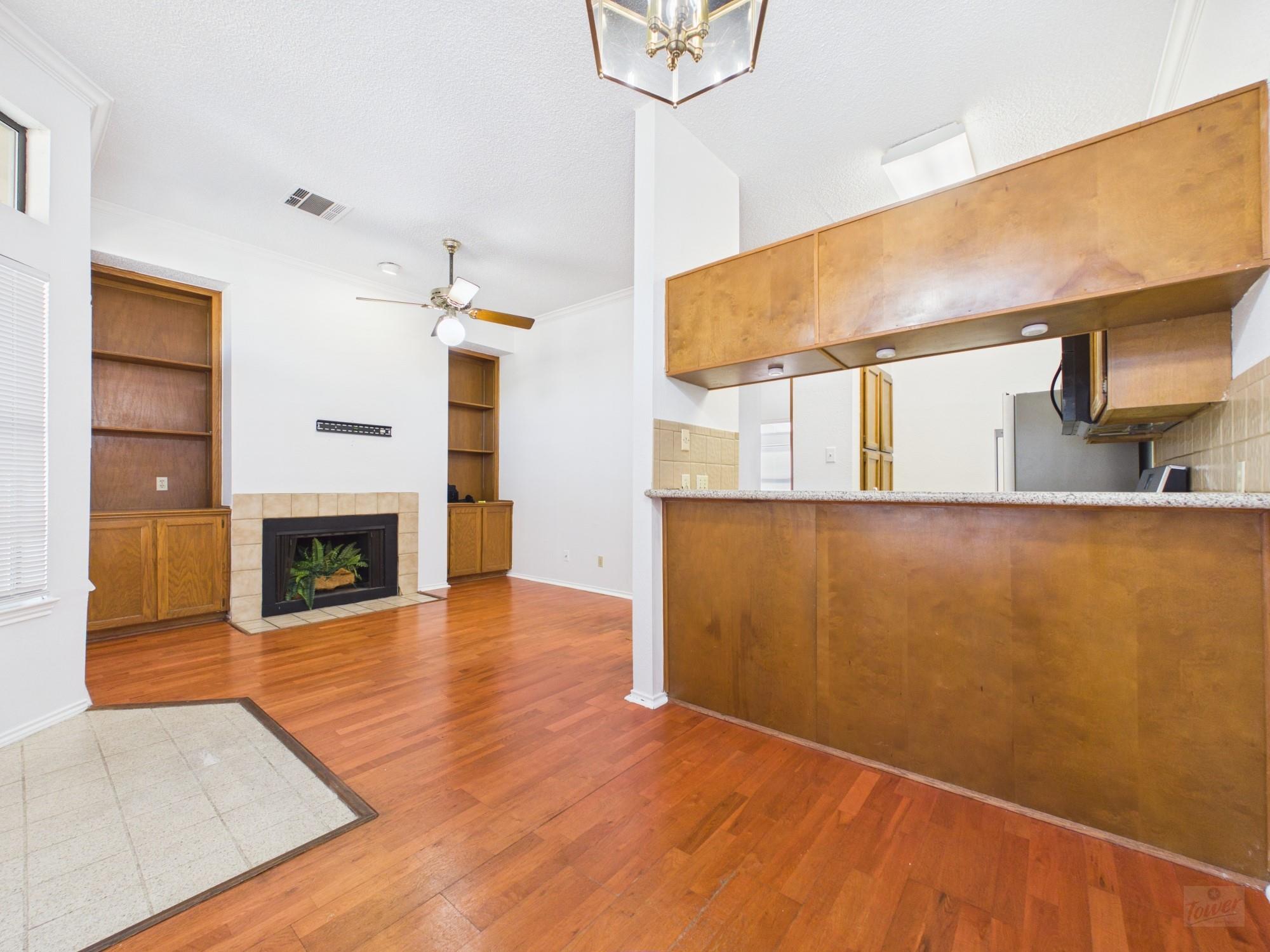 Listing photo 1 of 2802  Nueces St  #303