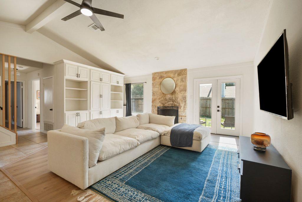 Listing photo 1 of 9833  Briar Ridge Dr