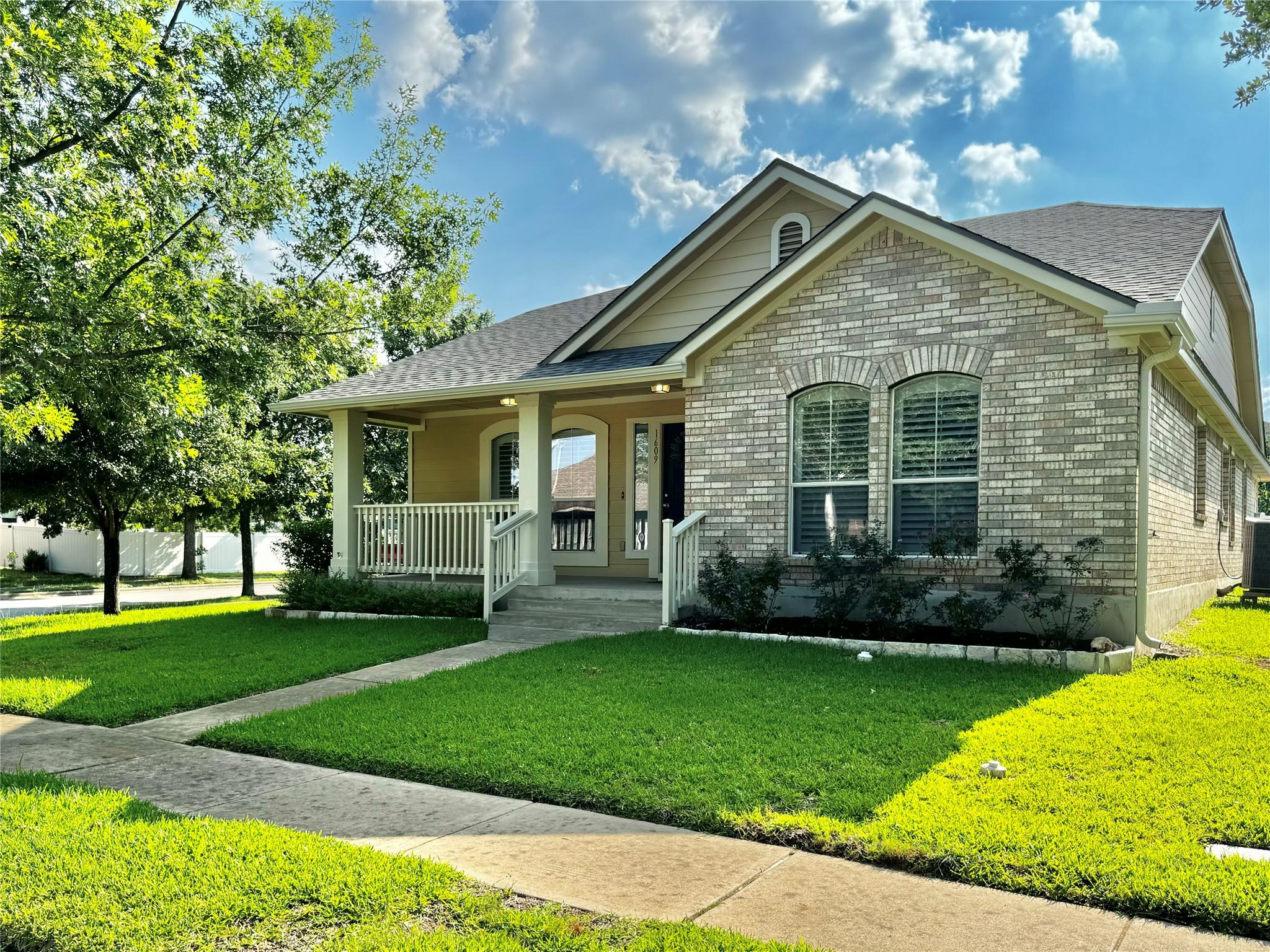 Listing photo 1 of 1609  Colorado Bend Dr