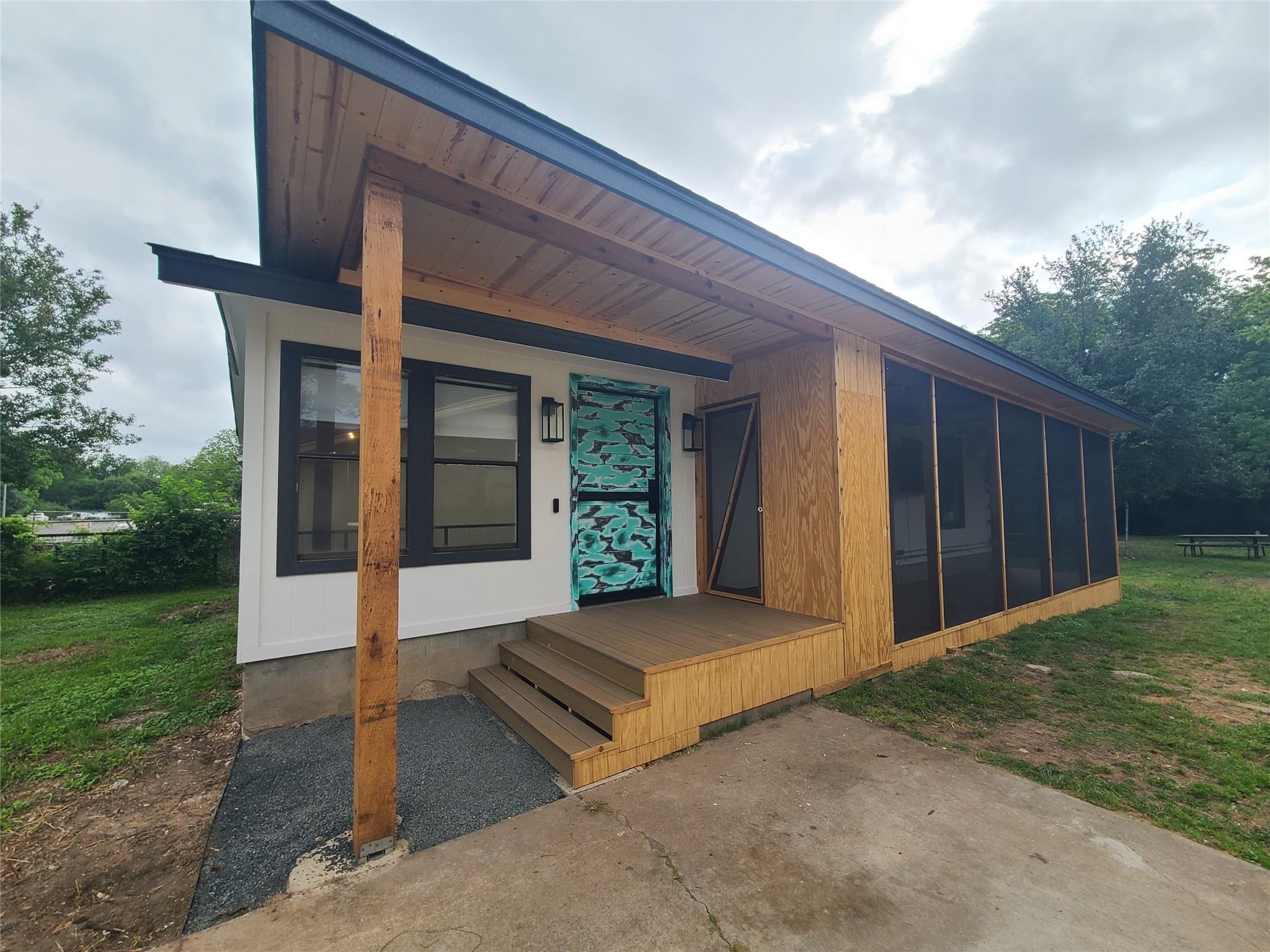 1147  Brookswood Ave 매물 사진 1