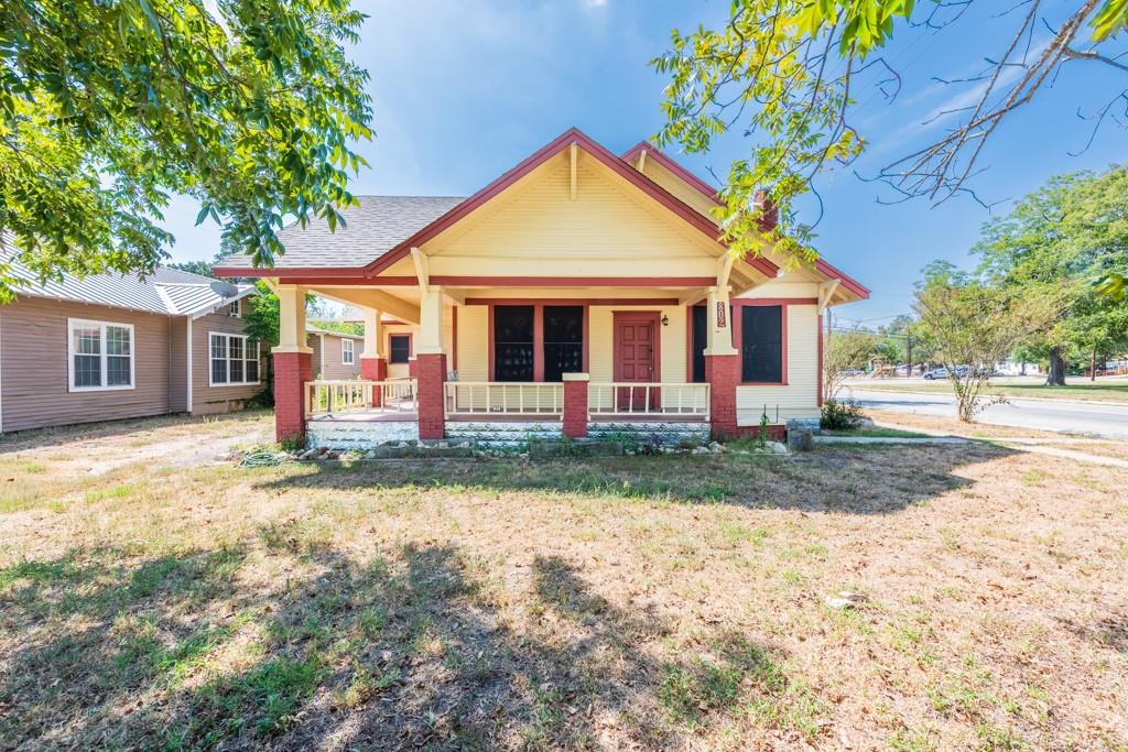 Listing photo 1 of 802 E Crockett St