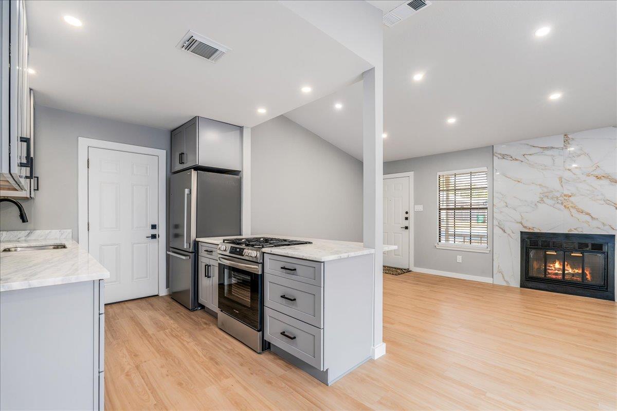 Listing photo 1 of 803  Kavanagh Dr