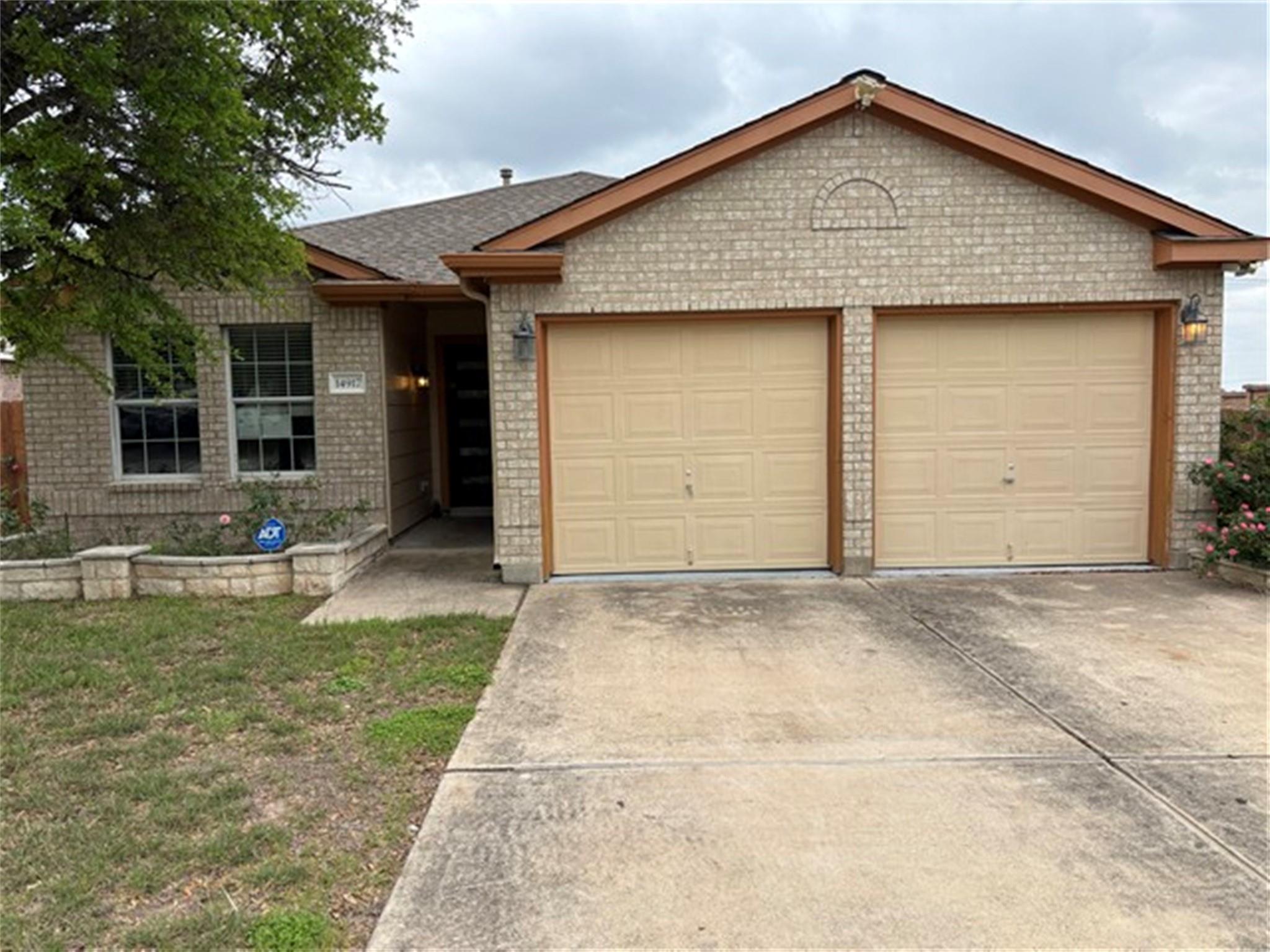 Listing photo 1 of 14917  Lantern Dr