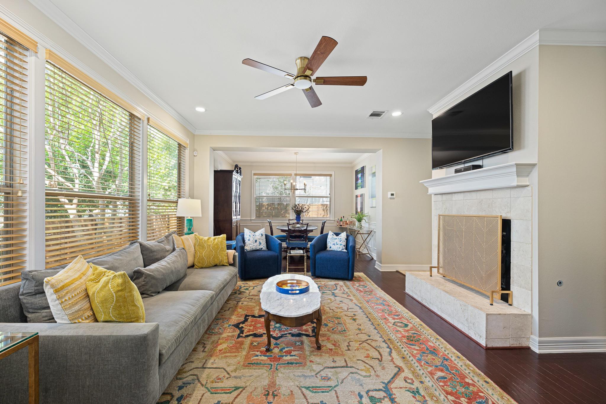 402 E 32nd St  #1A 매물 사진 1