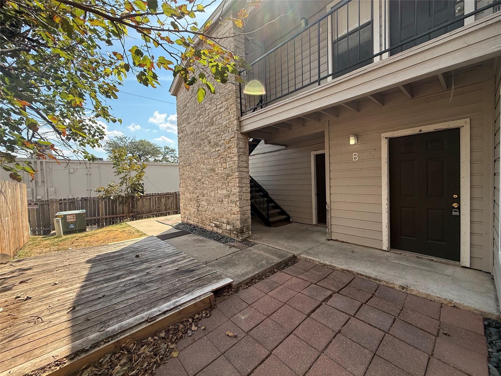 8911  SCHICK Rd  #B 的房源照片，第 1 张