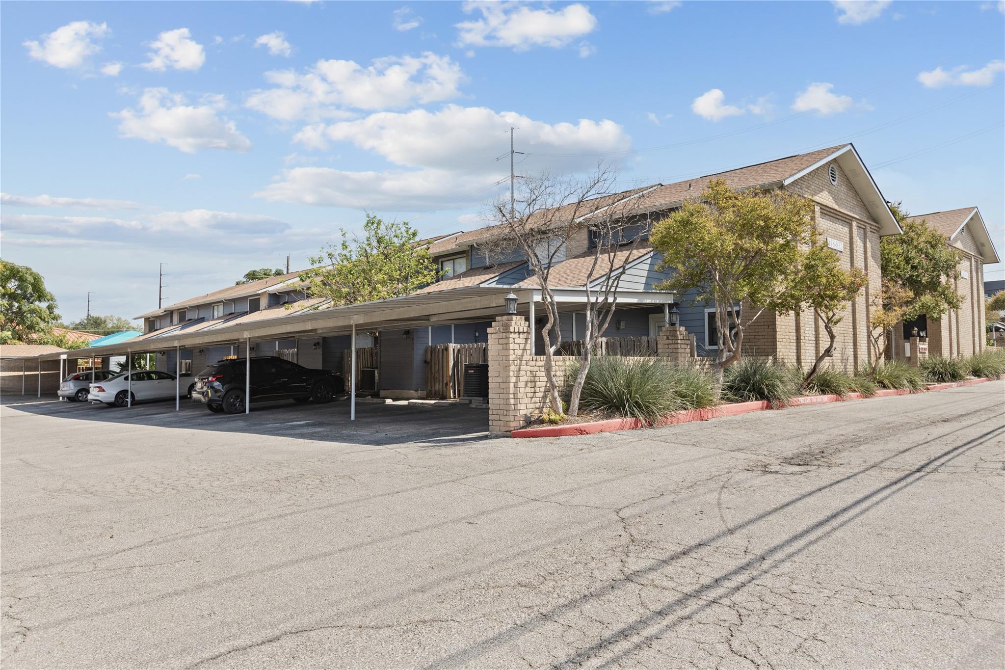 Listing photo 1 of 818  Banister Ln  #818