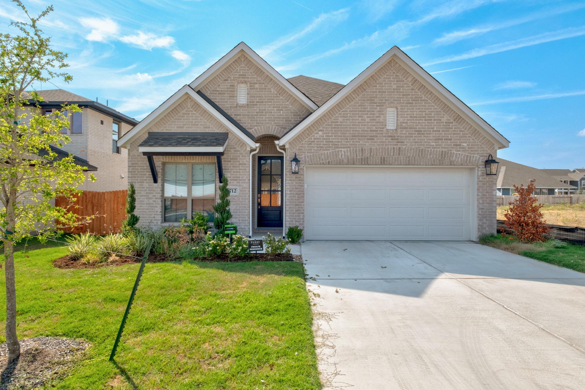 Listing photo 1 of 712  Lariat Loop