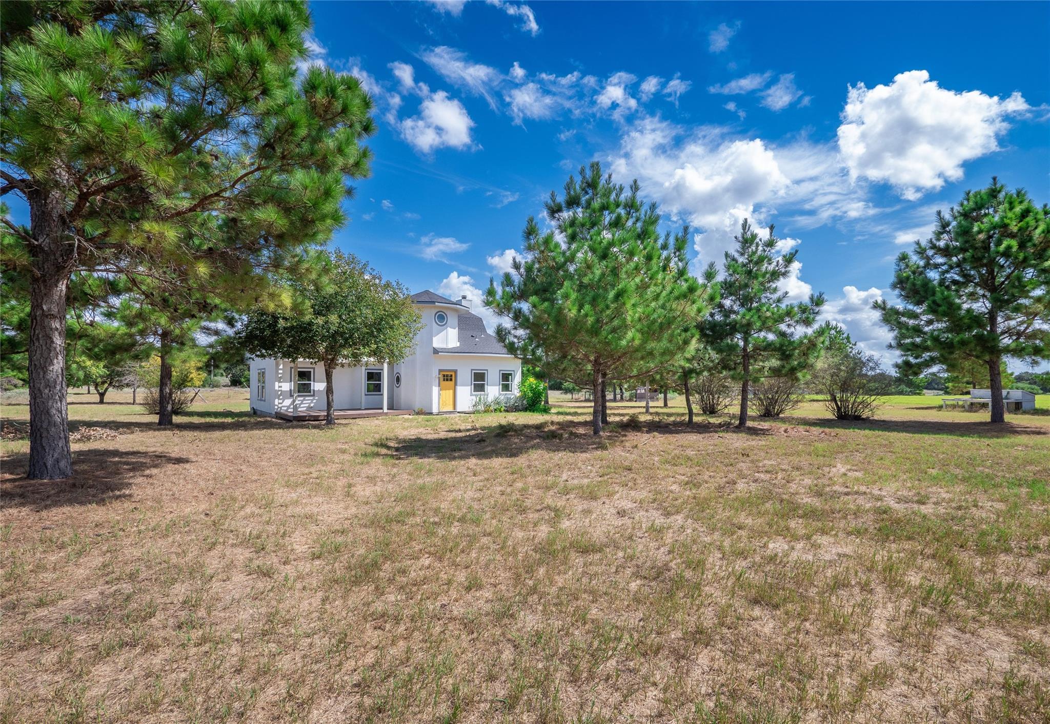 Listing photo 1 of 245  Country Ln