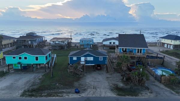 Listing photo 1 of 415  Seashell Dr