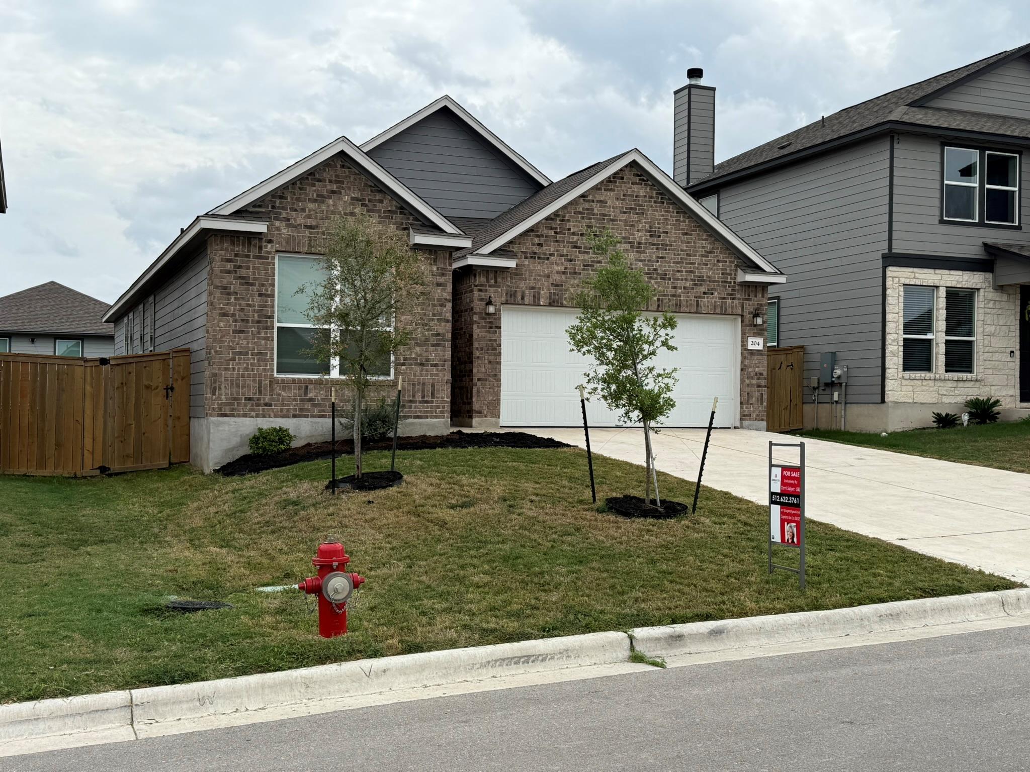 204  Robert Hightower Dr 매물 사진 1