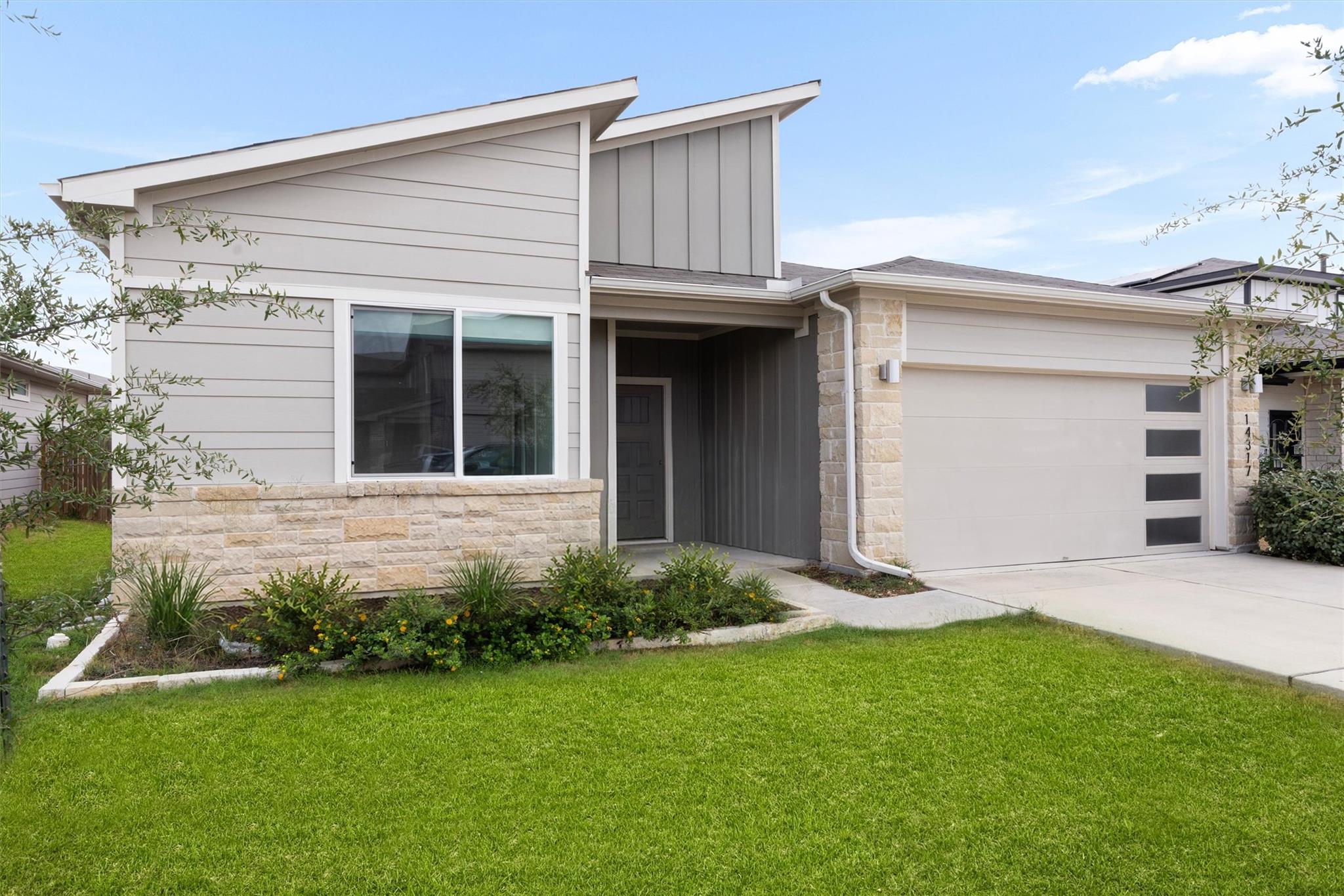 Listing photo 1 of 14317  Cantarra Dr