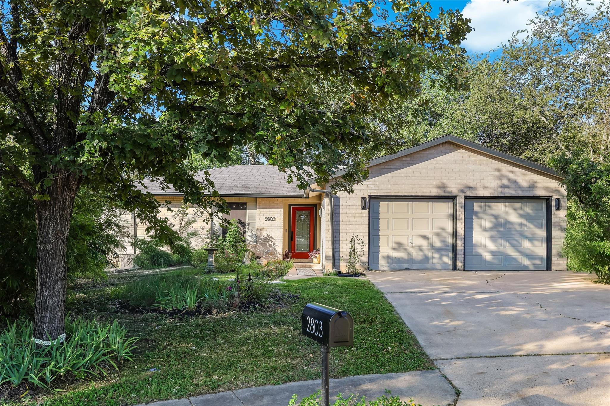 Listing photo 1 of 2803  Leeds Cv