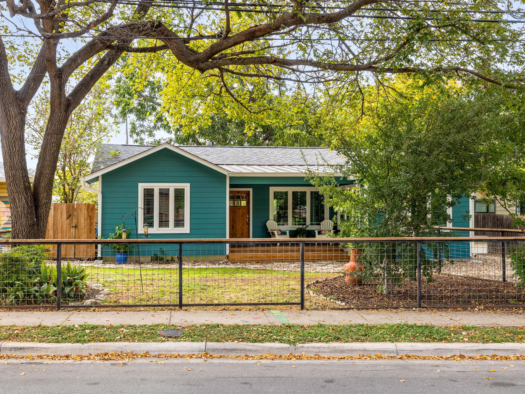 Listing photo 1 of 1109  Justin Ln
