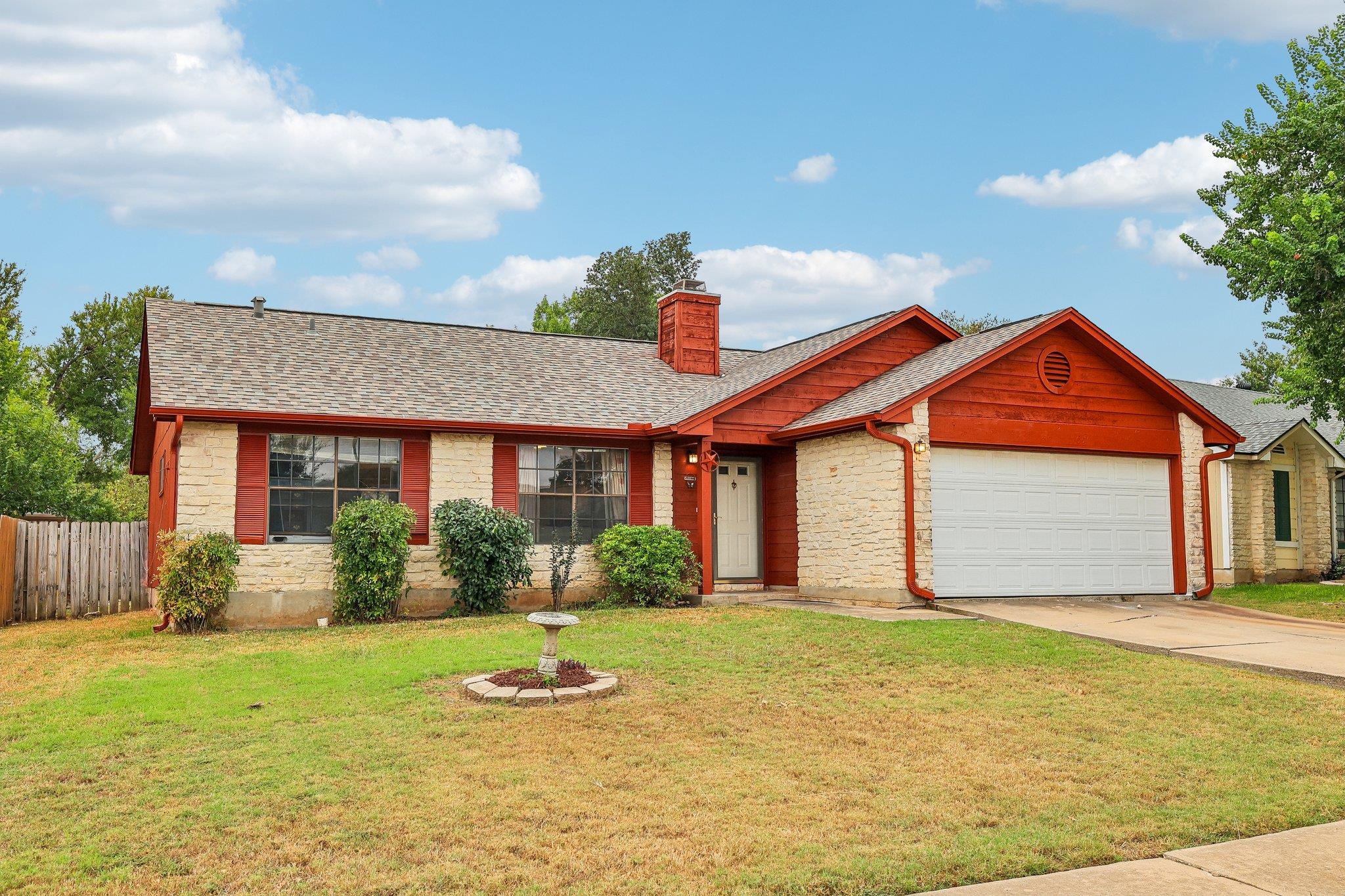 Listing photo 1 of 1705  Primrose Trl