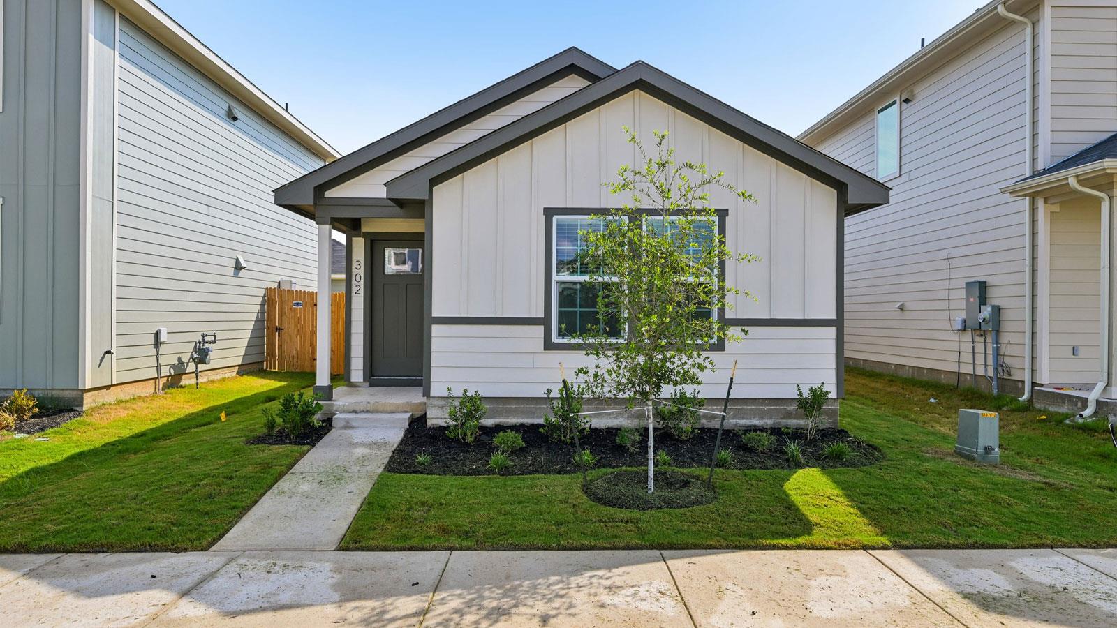 Listing photo 1 of 302  Santo Domingo Rd