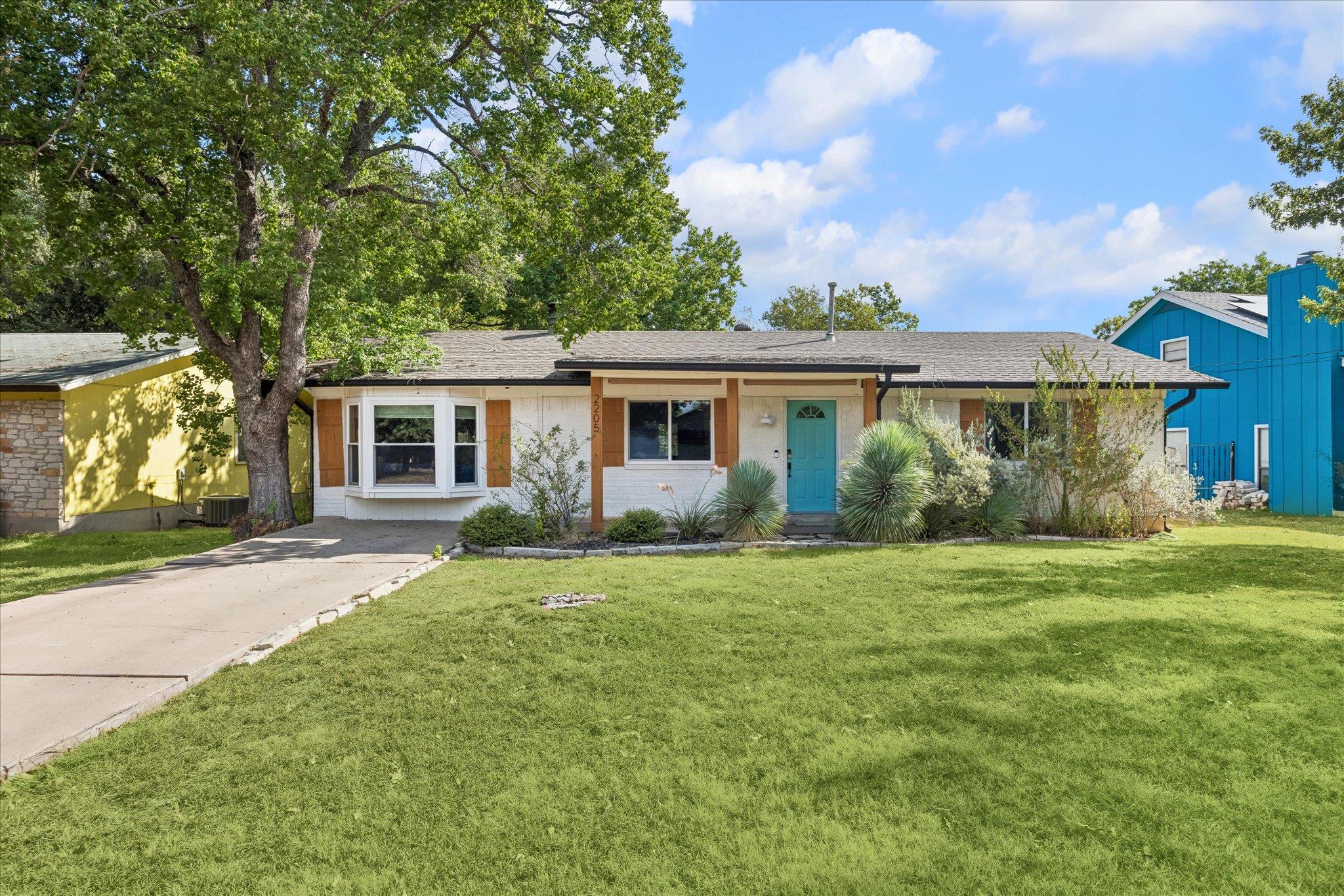Listing photo 1 of 2205  Quail Meadow Dr