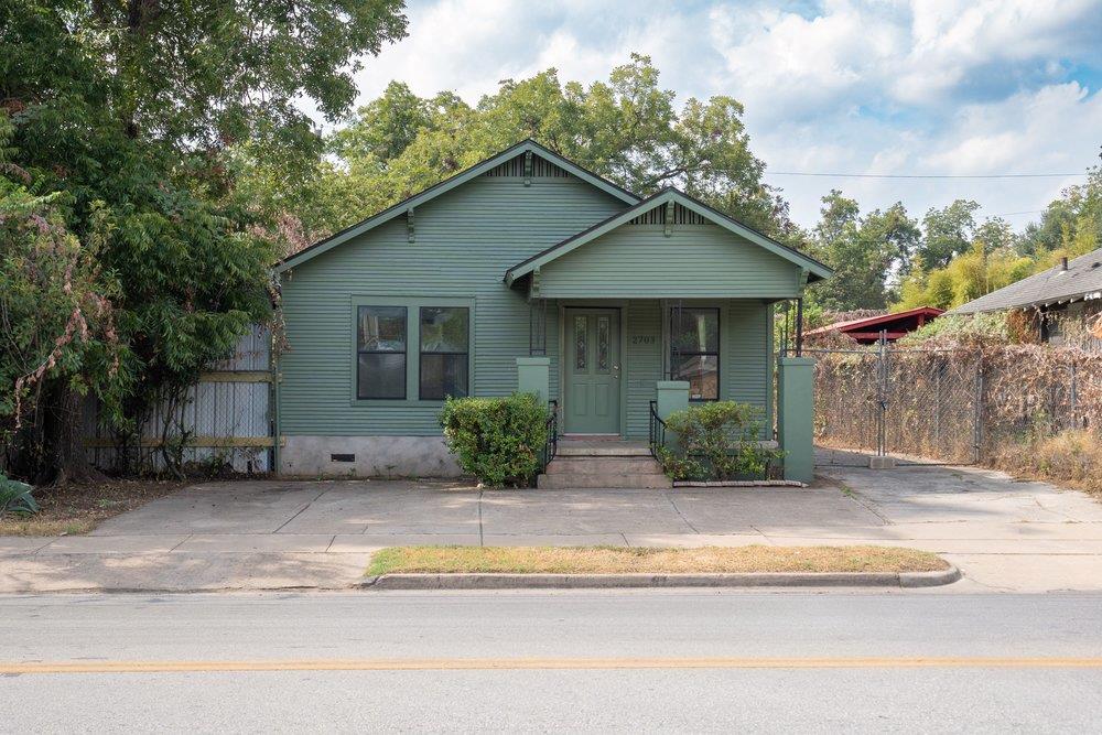 Listing photo 1 of 2703 E Cesar Chavez St