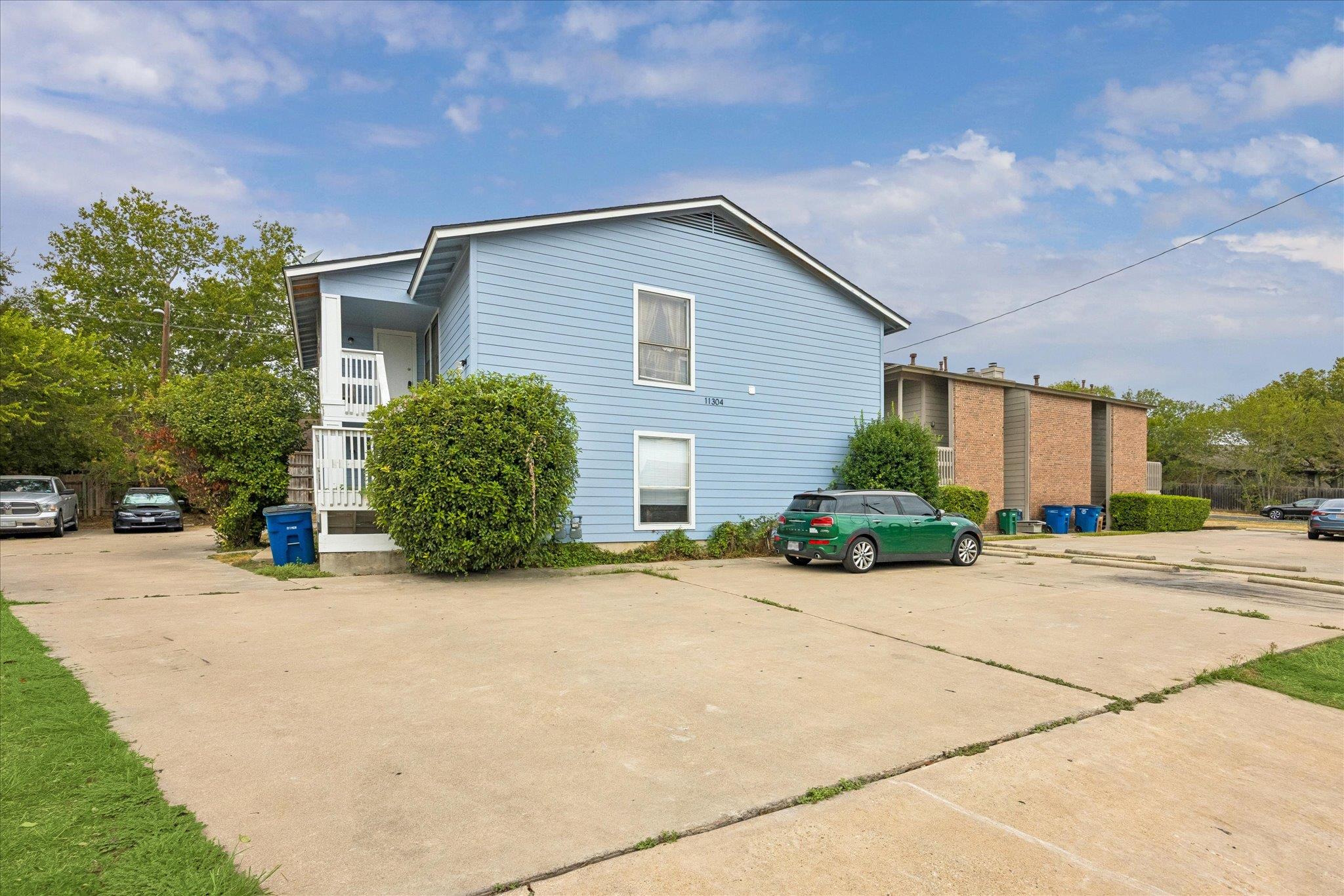 Listing photo 1 of 11304  Nicole Cv  #C