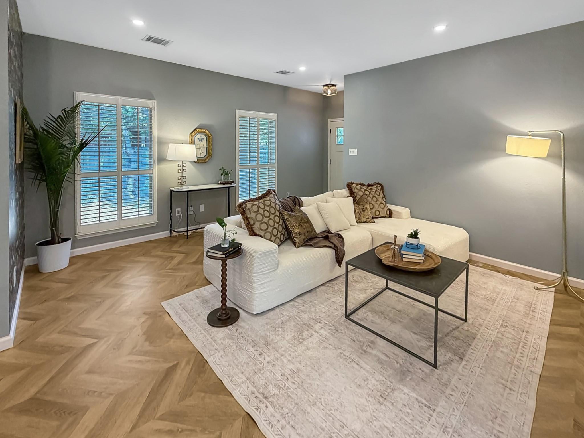 Listing photo 1 of 4419  QUICKSILVER Blvd